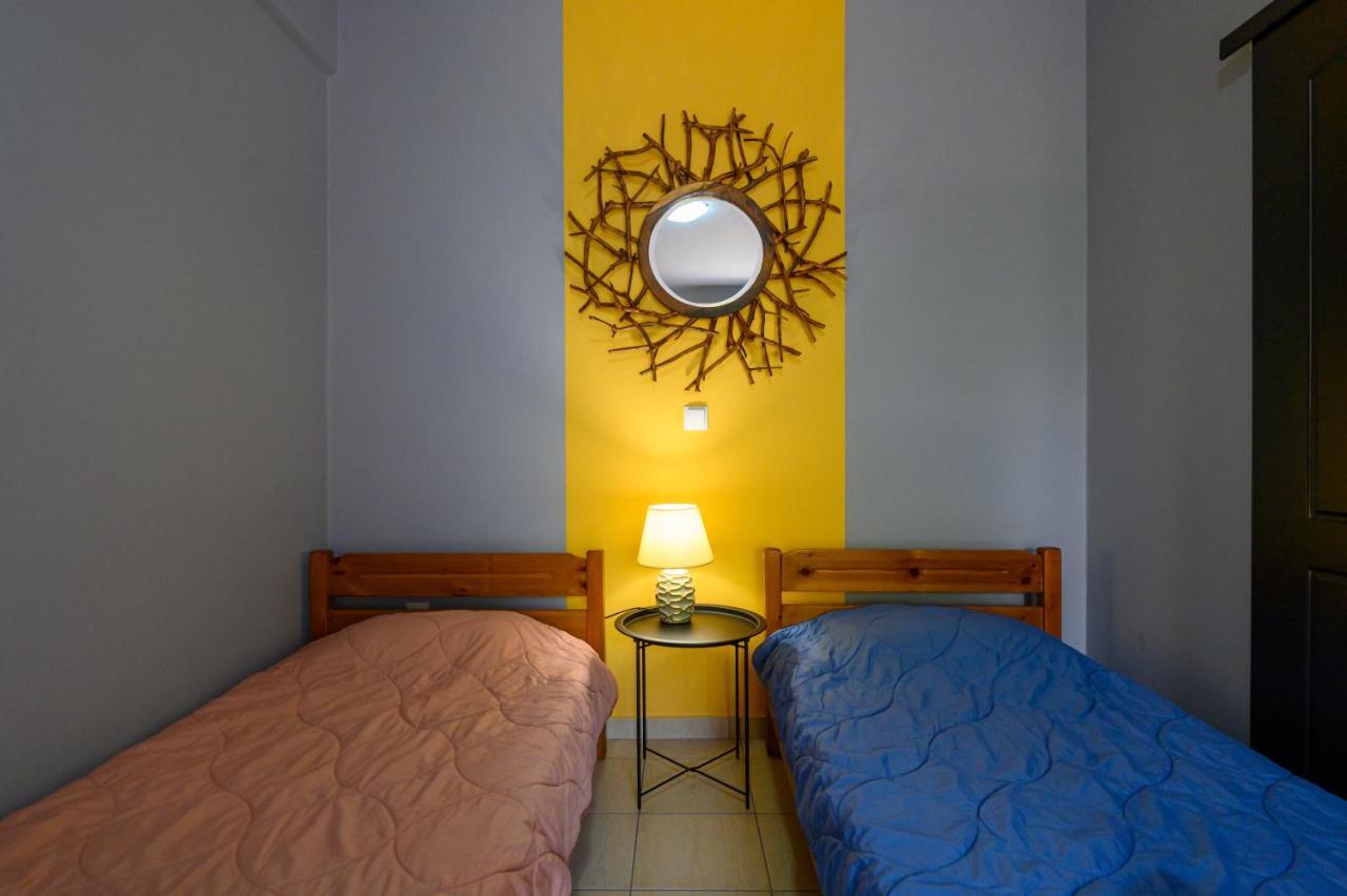 Rea Apartment II "1Minute From The Beach" Kalamata Exteriör bild