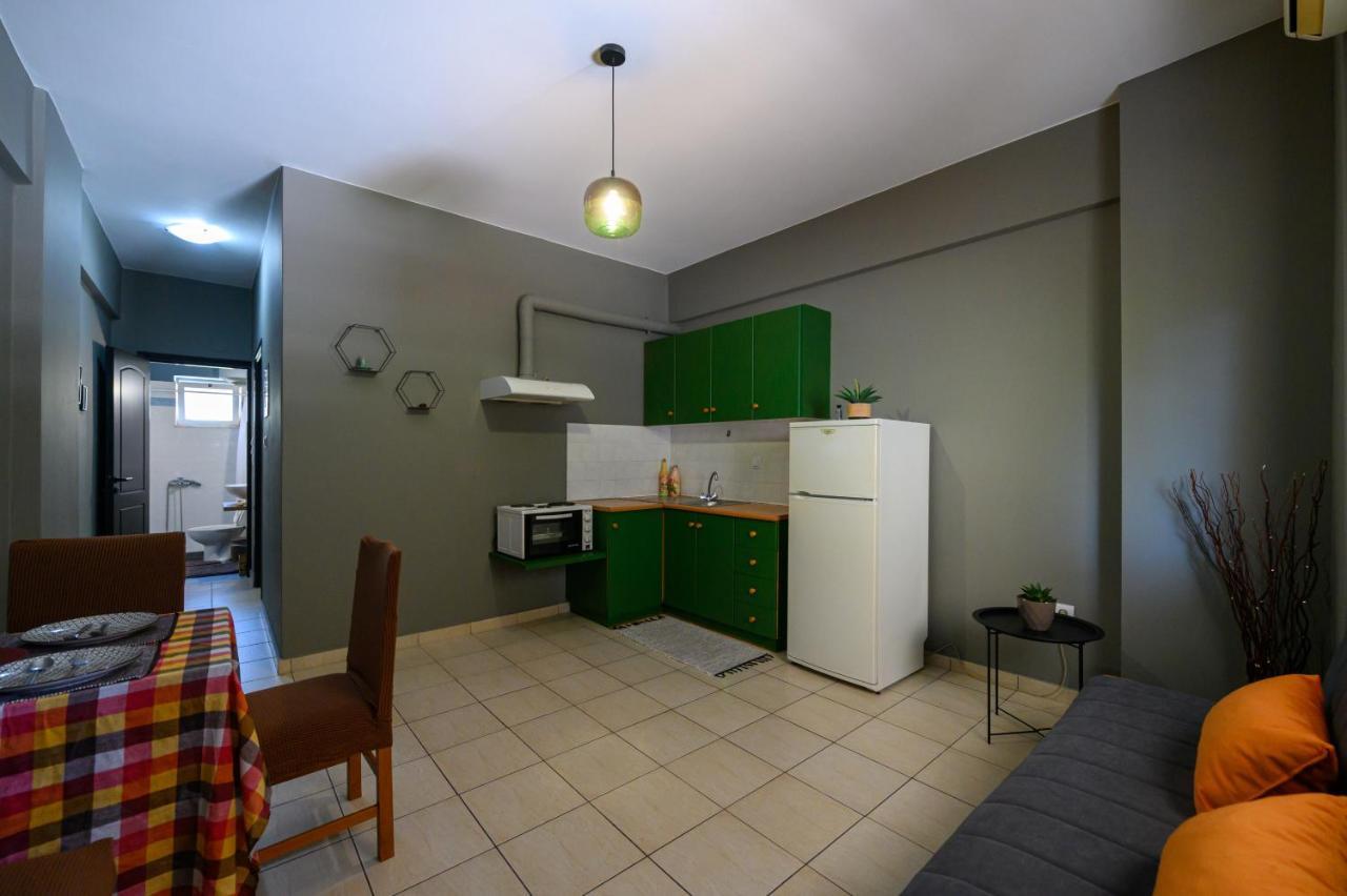 Rea Apartment II "1Minute From The Beach" Kalamata Exteriör bild