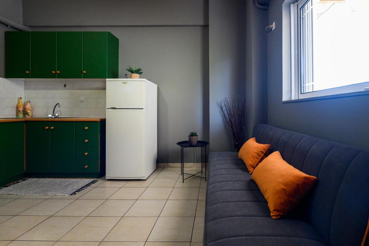 Rea Apartment II "1Minute From The Beach" Kalamata Exteriör bild